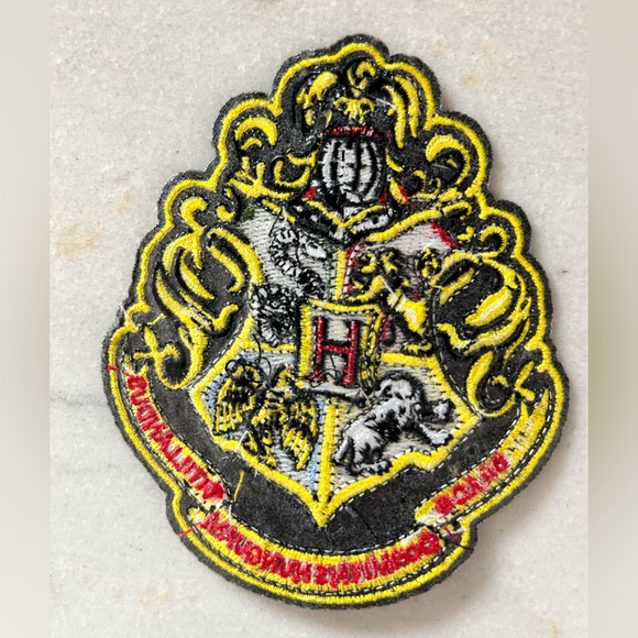 Harry Potter Hogwarts School Crest Logo Large Version Embroidered Patch new - Picture 2 of 2